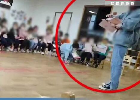 幼儿园老师发作业直接扔被开除  背后真相实在令人感到惊愕