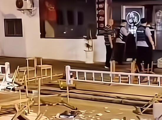 龙虾店老板深夜崩溃把店砸了  背后真相实在令人感到惊愕