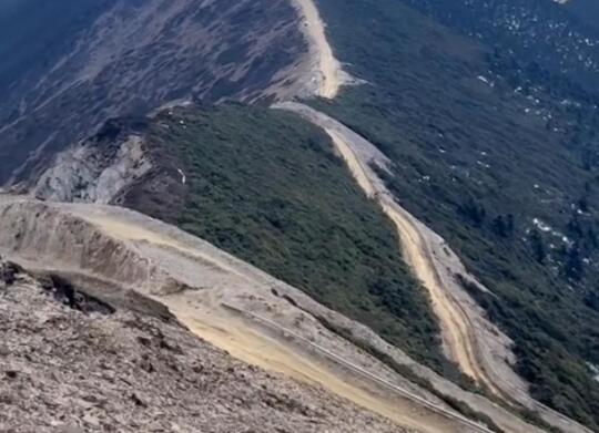 西藏林芝一越野车坠崖致4人遇难  背后真相实在令人感到惊愕