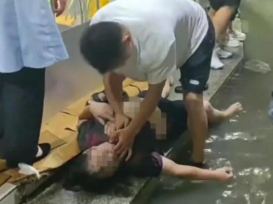南昌暴雨一女子疑触电身亡 官方介入  背后真相实在令人感到惊愕