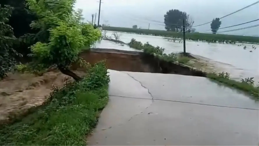 河北一村庄河堤决堤 当地用罐车堵口 背后真相实在令人感到惊愕