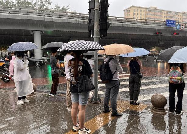 暴雨亲历者：父亲被冲走 人没了 一份名为“京津冀暴雨求助信息统计汇总表”在社交平台上广泛传播