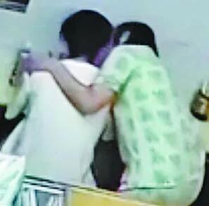 吃早餐被女生强吻男子已报警  内幕曝光简直太意外了