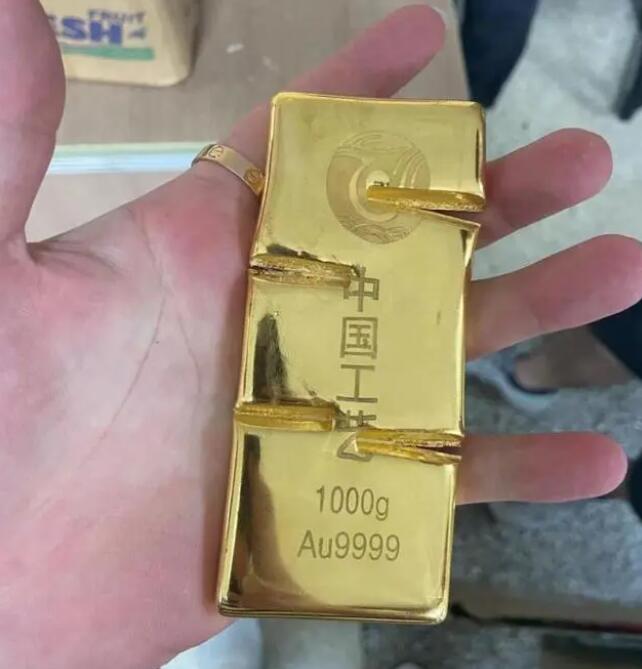 男子把买房送的1000克黄金卖了45万 背后真相实在让人惊愕