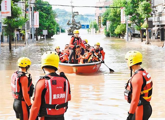 女子疑接泄洪撤离通知称“就不撤” 这到底是怎么回事？
