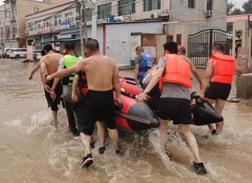 救援人员被喊话先救老人无奈拒绝  背后真相实在令人感到惊愕