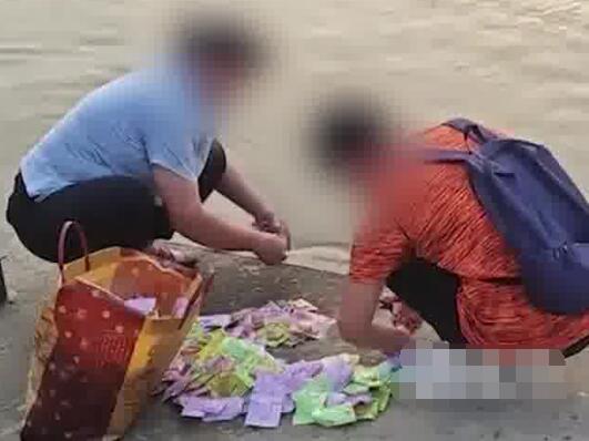 有人江边放生鱼豆腐?水务局回应  这到底是怎么回事？