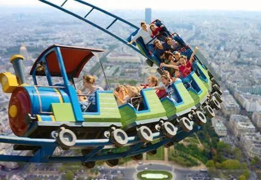 游客玩火箭蹦极设备一侧绳索脱落  背后真相实在令人感到惊愕