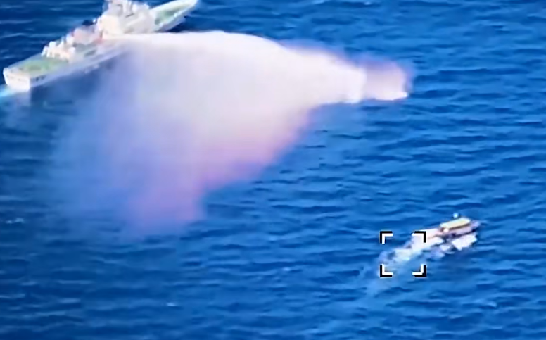 中国海警公布对菲游艇水炮喷射视频 背后真相实在令人感到惊愕