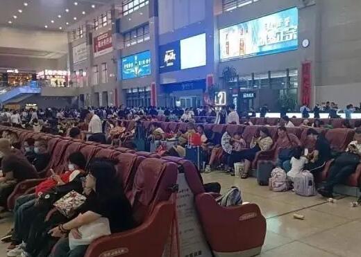 高铁站近9成是按摩椅?工作人员回应  背后真相实在令人感到惊愕