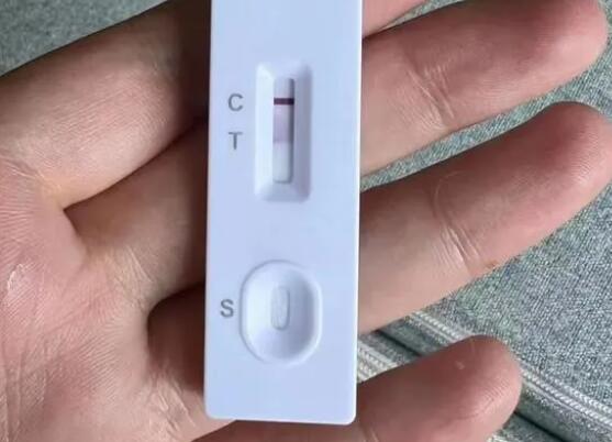 男子三阳抗原呈深紫色  背后真相实在令人感到惊愕