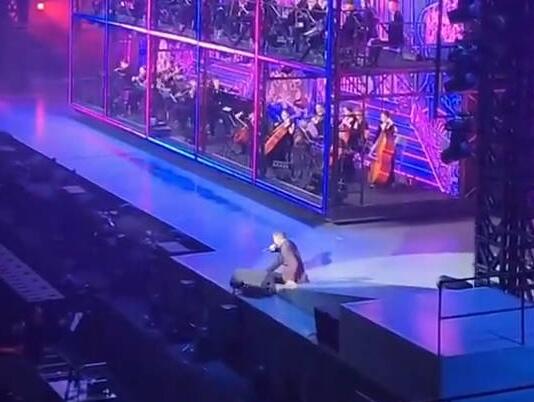 张学友在演唱会上突然晕倒  背后真相实在令人感到惊愕