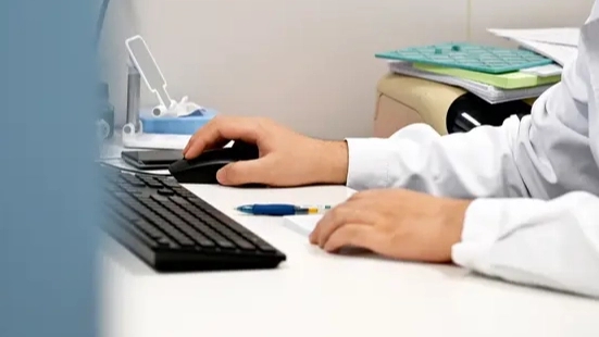 医生:极少贪腐代表不了辛苦的群体 这到底是怎么回事？