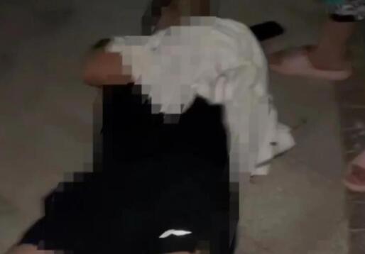 女子深夜砍伤两男子:他们说要揍我  背后真相实在令人感到惊愕