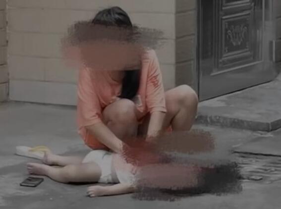 幼童被父亲从楼上扔下致死 警方回应  背后真相实在令人感到惊愕