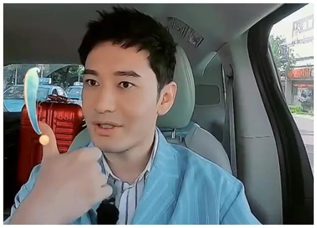 老友探班中餐厅黄晓明被感动哭了 背后真相令人感到震惊