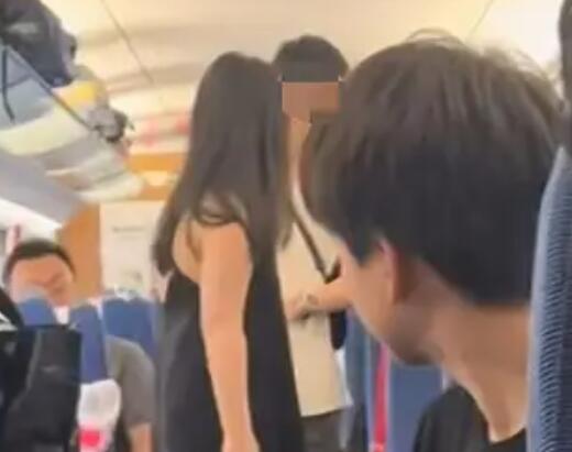 一岁多孩子高铁哭闹遭女子要求闭嘴  这到底是怎么回事？