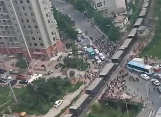 辽宁一火车停道口致拥堵?当地回应  背后真相让人惊讶万分