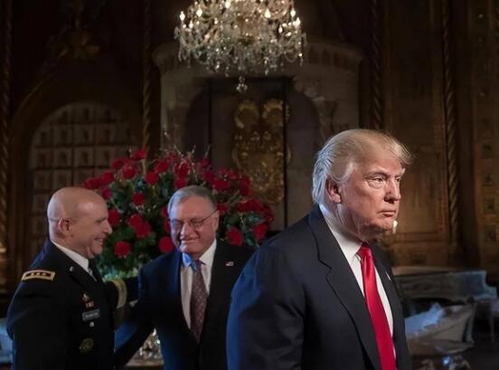 特朗普在富尔顿县监狱被收押  这到底是怎么回事？