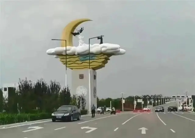 县政府被问天价雕塑连回6个不知道 背后真相实在令人感到惊愕