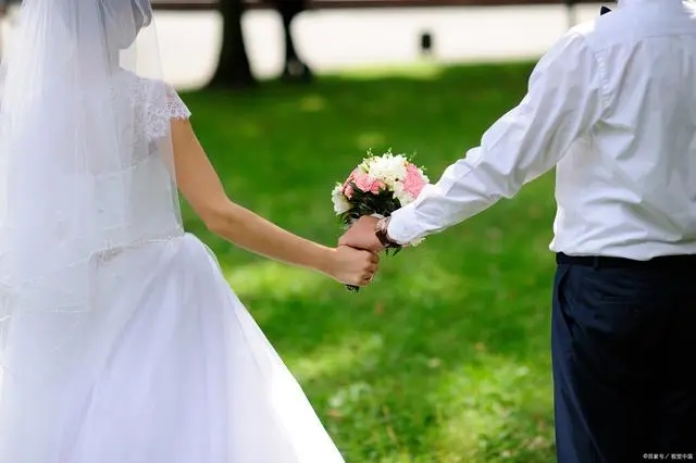 一地奖励初婚夫妇:现金1000元 网友说：确实不错但给的不多