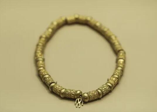 男子捡到金手链丢弃被判赔8376  背后真相实在令人感到惊愕