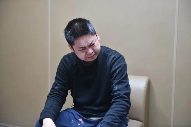 看守所管教的生意经:20元烟卖120 收在押人员费用在宿舍开“超市”获刑