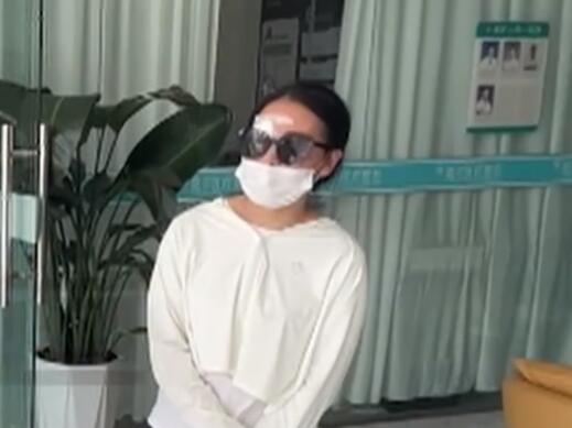 女子双眼皮修复后 闭上眼能看到外面  背后真相实在令人感到惊愕