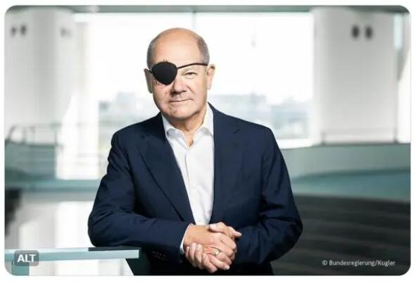 德国总理摔伤后晒照:戴黑色眼罩 内幕曝光简直太意外了