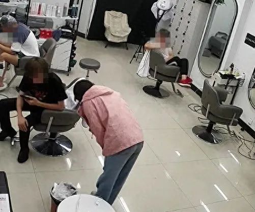 亮证威胁理发店女子被处分 店主回应 这到底是怎么回事？