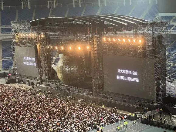 经纪公司回应周杰伦演唱会受伤 这到底是怎么回事？