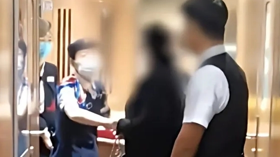 12306回应女子买高铁二等座要毛毯 背后真相令人感到震惊