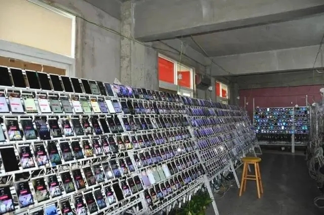 团伙用26000部手机刷直播间人气 背后真相实在令人感到惊愕