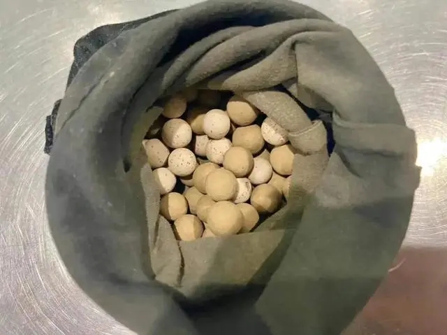 旅客携保健石入境 核辐射超标千倍 背后真相实在令人感到惊愕